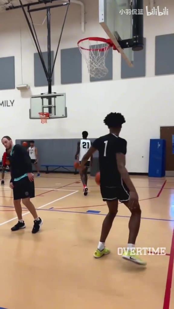 地表最強身體素質(zhì)？阿門扣籃簡直就像直升機起飛一樣！